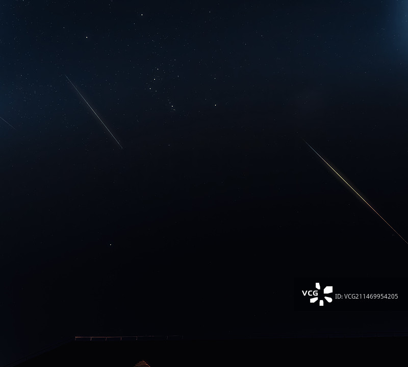 阳台上的双子座流星雨划过猎户图片素材