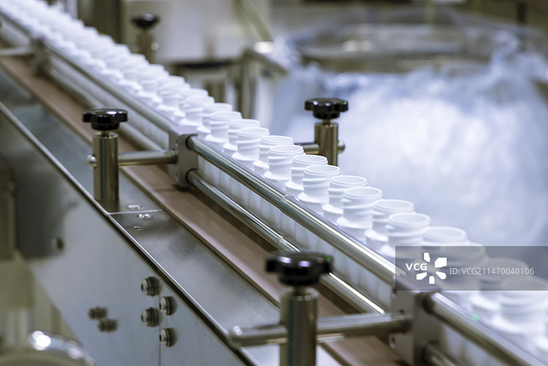 生产线上药品灌装图片素材