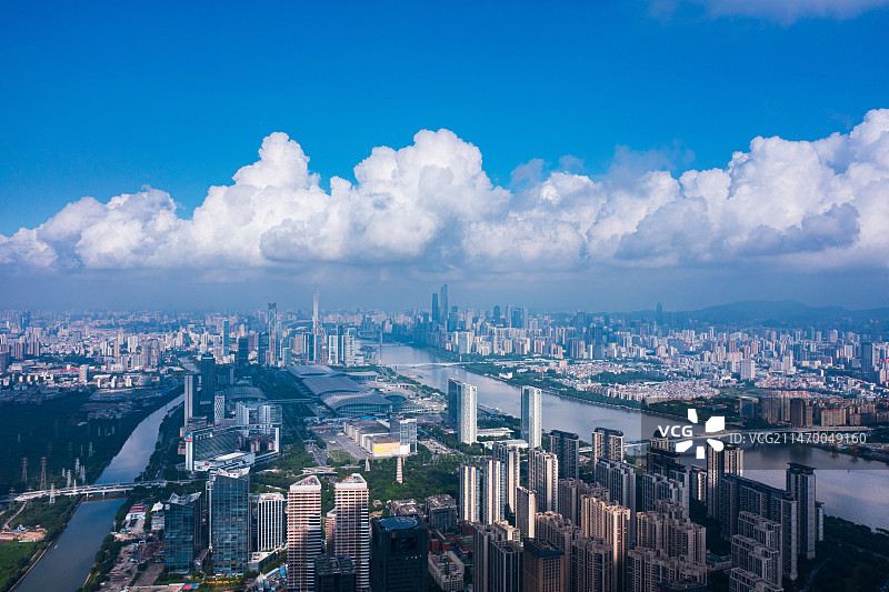 广州琶洲保利蓝天图片素材