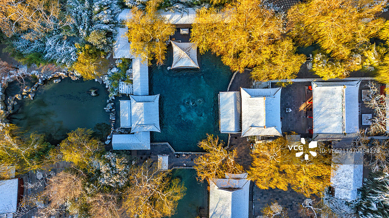 航拍雪后趵突泉风景区图片素材