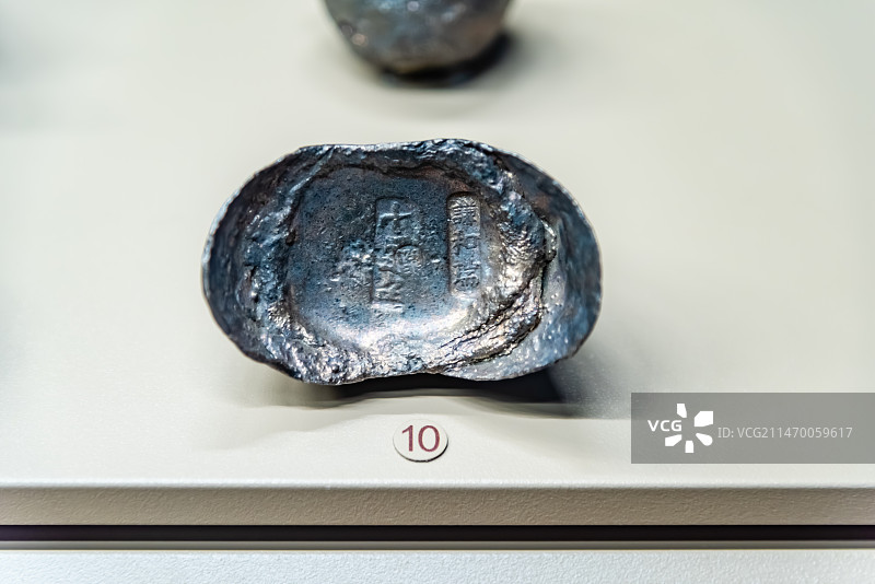 中国山西博物院古代钱币清代谦和瑞银锭图片素材