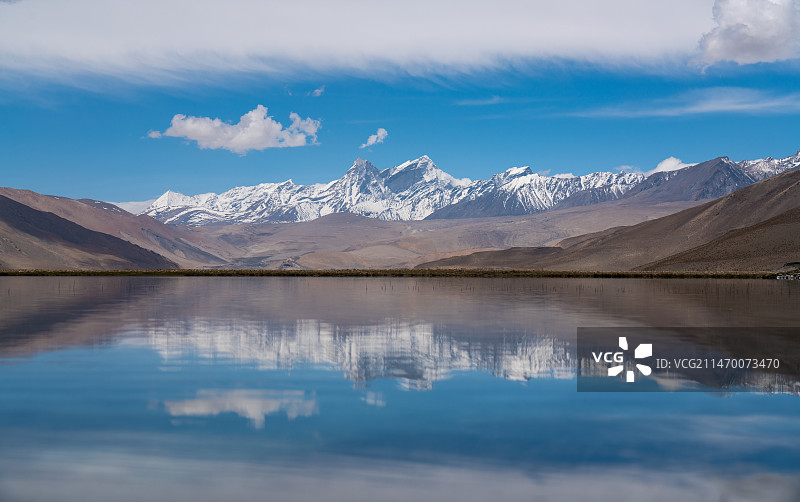 西藏日喀则阿马直米雪山倒影图片素材