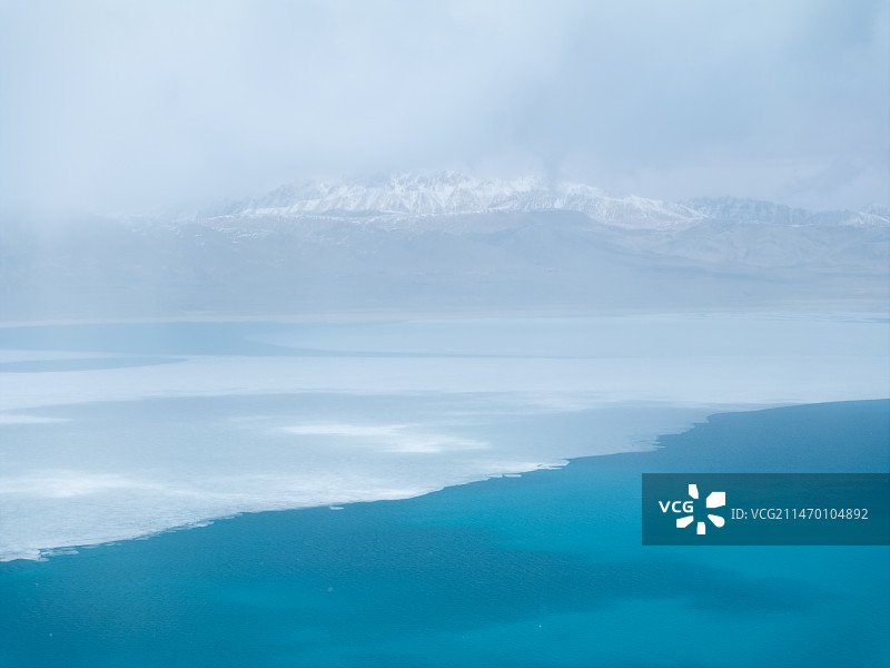 航拍新藏线上龙木错风景图片素材