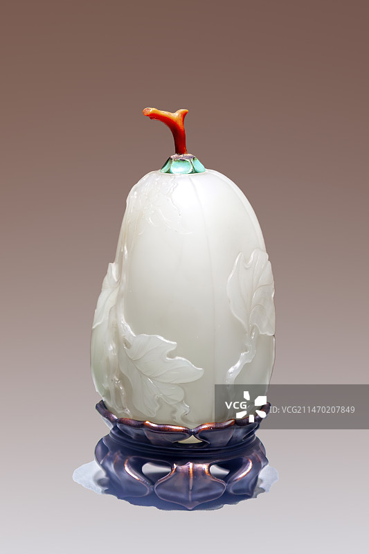 清乾隆子冈款白玉琢瓜瓞绵绵烟壶，苏州博物馆西馆收藏的珍贵文物图片素材