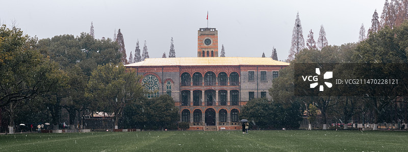 初雪苏大钟楼图片素材