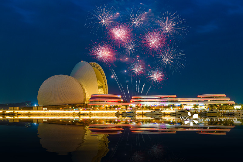 珠海城市大剧院夜景烟花图片素材