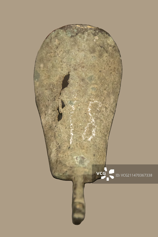 新疆伊犁哈萨克自治州博物馆“伊犁州历史文物陈列展”：铜鞋拔（清代，伊宁市公安局移交）图片素材