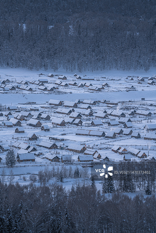冬季新疆禾木村的雪景图片素材