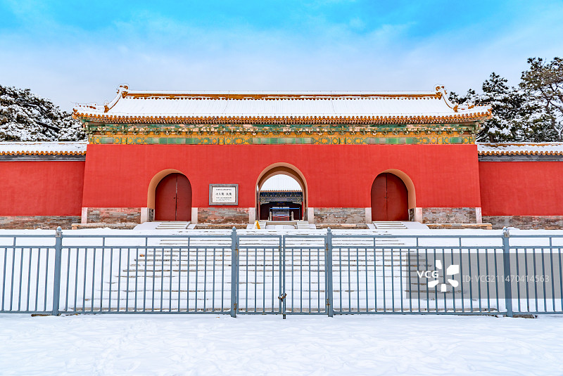 冬天雪后北京明十三陵长陵陵门大宫门图片素材