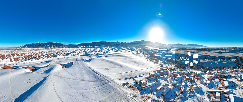 冬季滑雪 新疆旅游 雪景 雪山  风光 森林图片素材