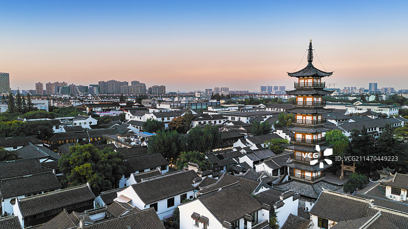 上海嘉定老城法华塔州桥老街 航拍俯视落日夕阳图片素材