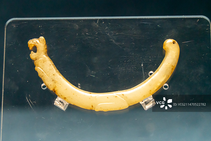 青玉虎形璜  新石器时代  天津博物馆图片素材