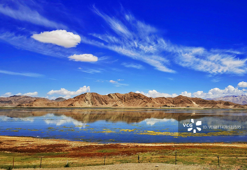 班公湖 位于青藏高原西部，阿里日土县，大部分位于中国境内，少部分属于印度。湖水东淡西咸。图片素材