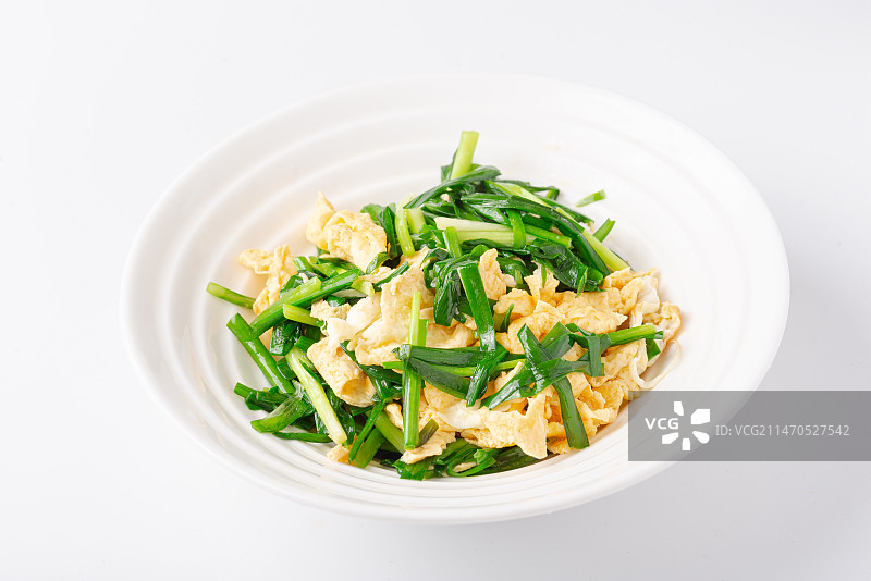 棚拍白底家常菜韭菜炒蛋图片素材