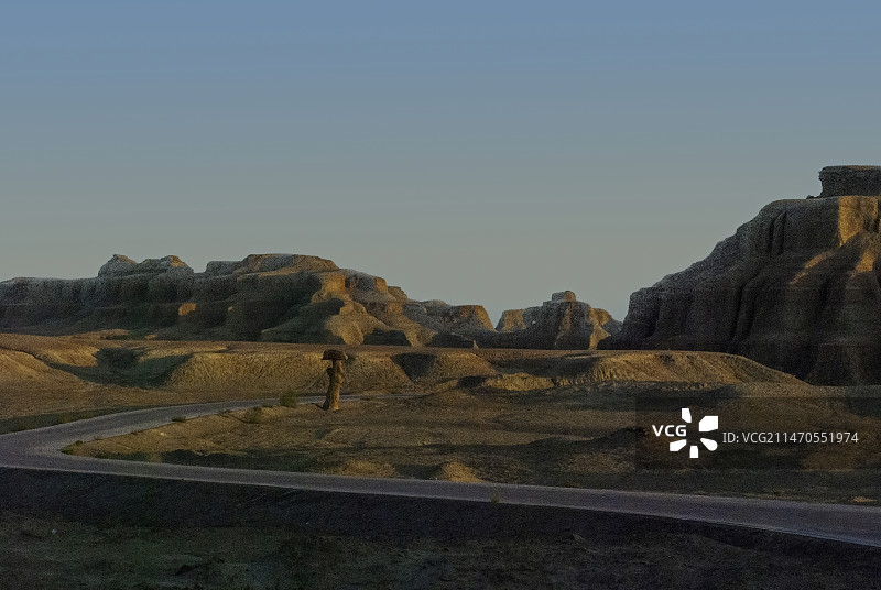 塔克拉玛干魔鬼城沙漠天空白昼自然景色图片素材