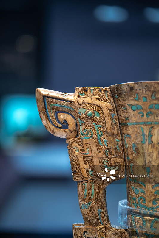 妇好墓商嵌绿松石象牙杯特写图片素材