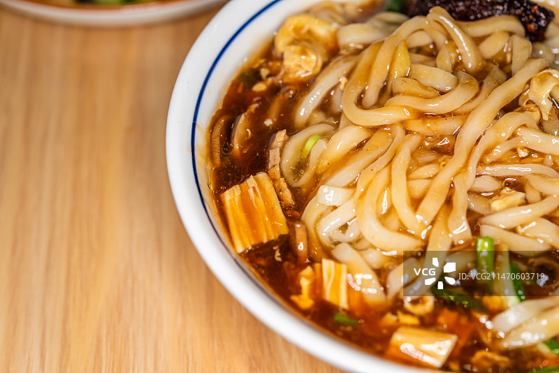 一碗山西打卤面特写图片素材