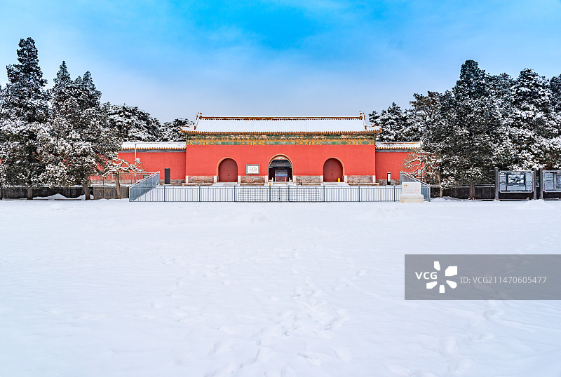 冬天雪后北京明十三陵长陵陵门大宫门图片素材