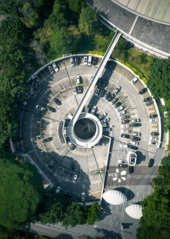 航拍视角下的停车场“6”图片素材
