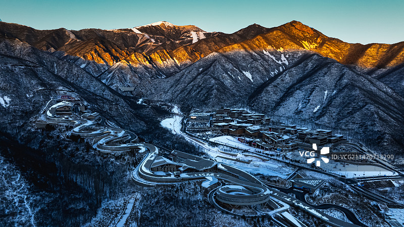 航拍延庆国家高山滑雪中心雪景图片素材