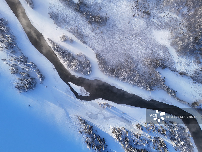 喀纳斯河晨雾图片素材