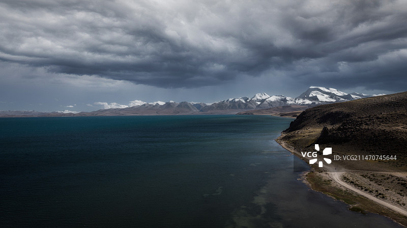 航拍纳木那尼峰图片素材