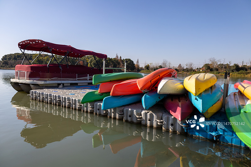 上海淀山湖皮划艇CS烧烤露营基地图片素材