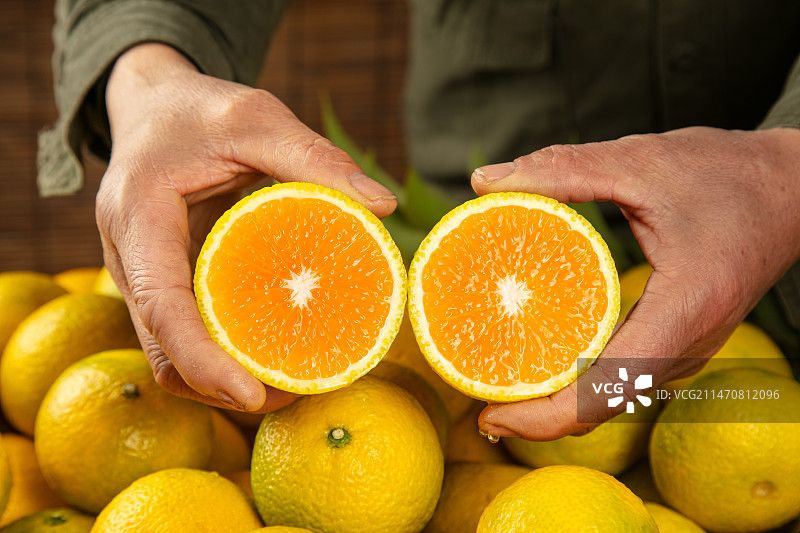 深底上的桔柚图片素材