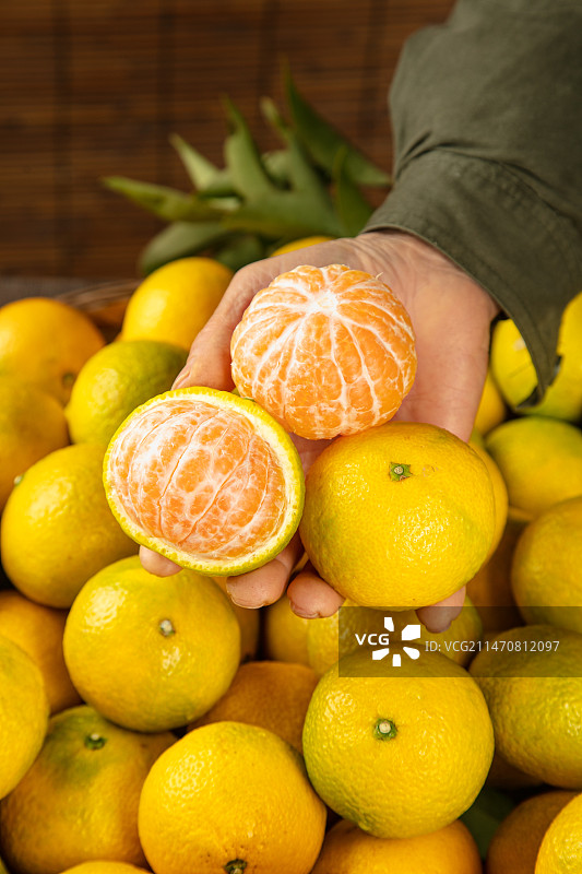 深底上的桔柚图片素材