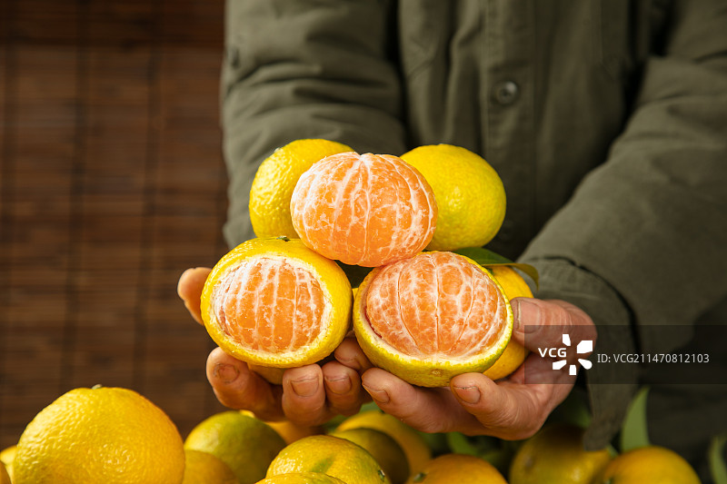 深底上的桔柚图片素材