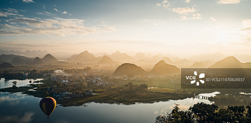 山水日出日落色彩旅图片素材