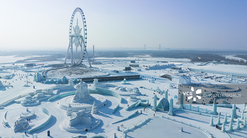 哈尔滨冰雪大世界白天风景图片素材