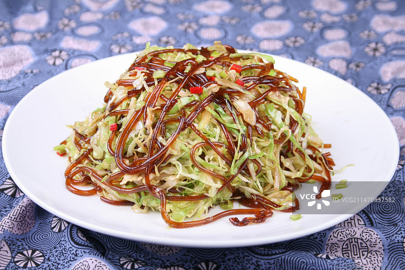 中餐美食-包菜炒粉条图片素材