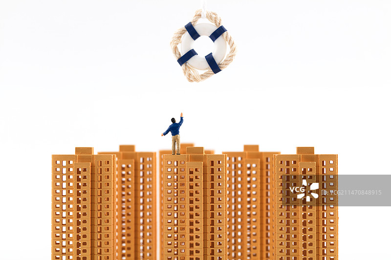 微缩摄影房子模型上救生圈图片素材