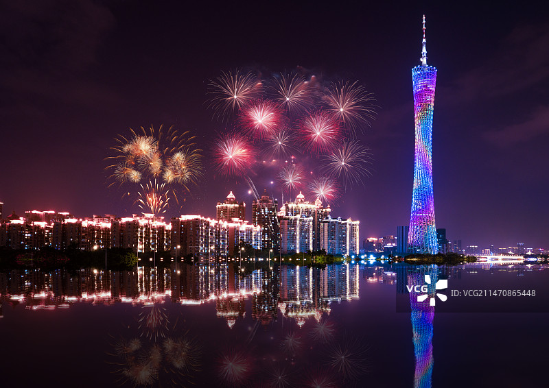 广州塔夜景和烟花图片素材