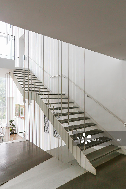 建筑室内白色楼梯设计图片素材