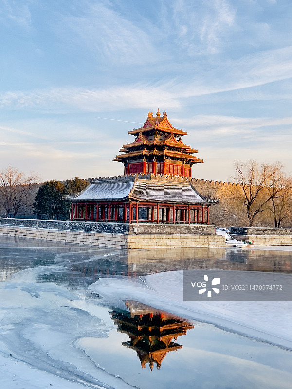雪后故宫角楼倒影图片素材
