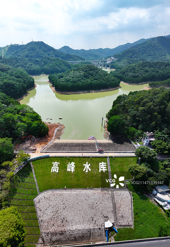 深圳市龙华区阳台山森林公园陶吓出入口高峰水库航拍图片素材
