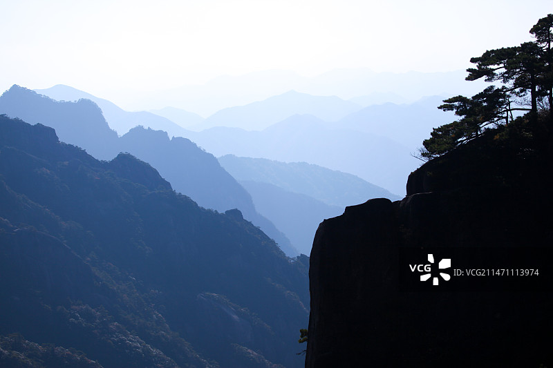 安徽黄山风景区西海大峡谷秋天风光图片素材