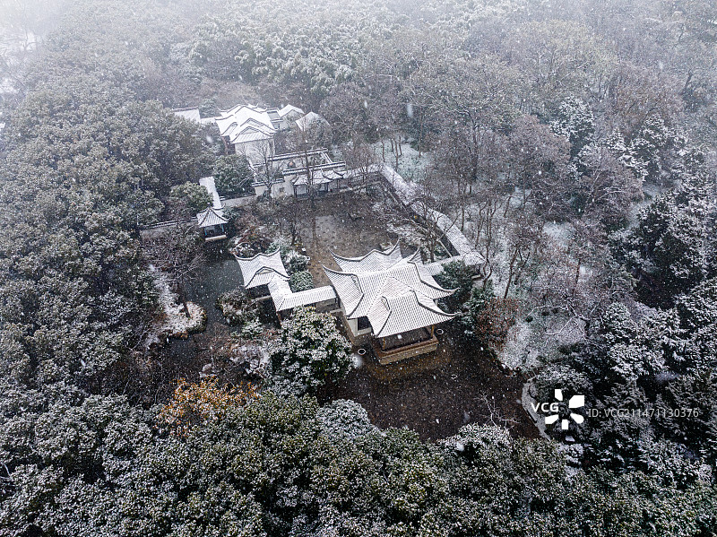 苏州虎丘风景名胜区冬季雪景航拍图片素材