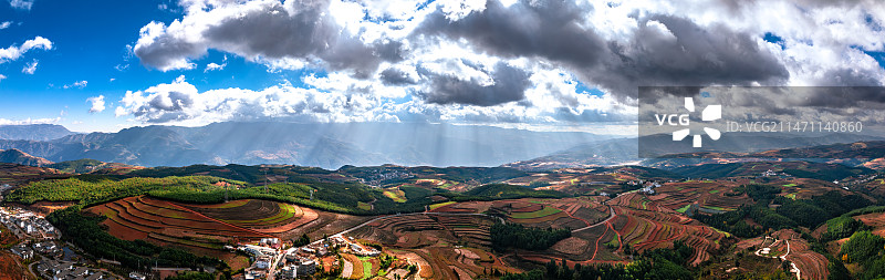 光撒 东川红土地图片素材