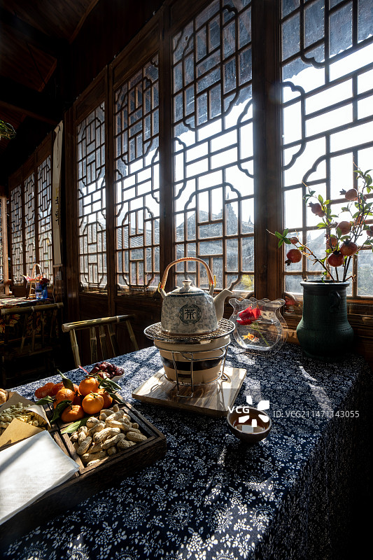 湖北恩施土家女儿城的休闲生活-围炉煮茶图片素材