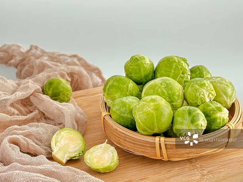 白色背景下的蔬菜特写镜头图片素材