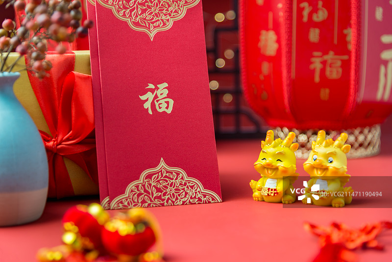 龙年春节节日气氛图片：龙 吉祥物 红包 灯笼 礼盒 福字图片素材