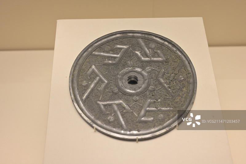 六山纹铜镜图片素材