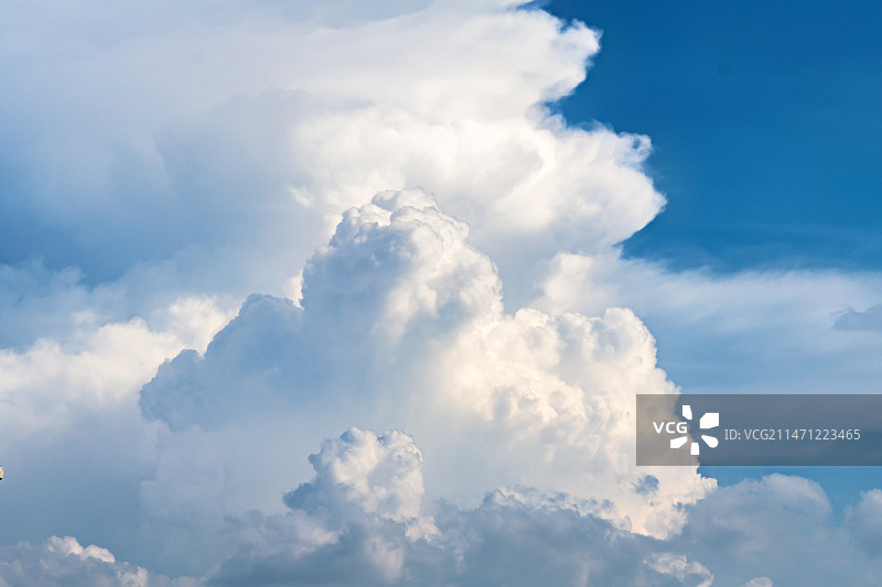 城市白昼的云图片素材