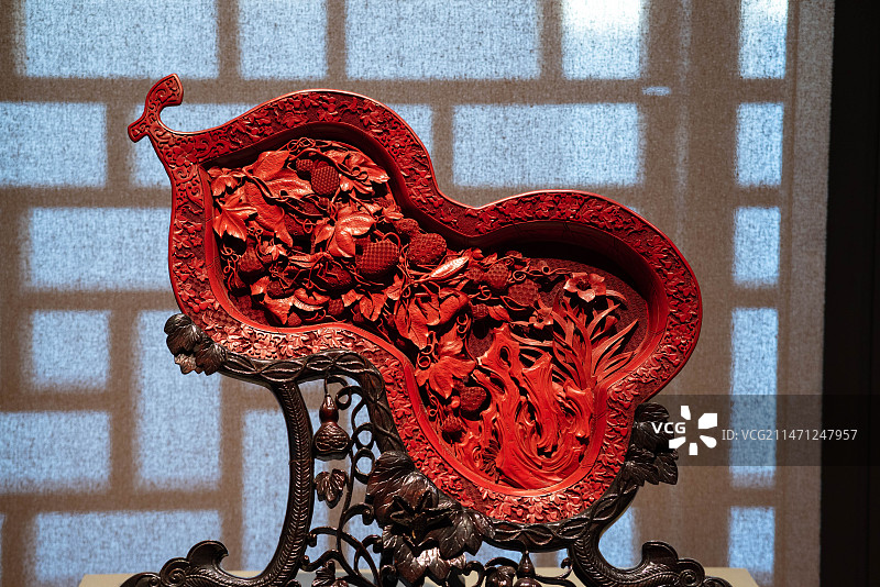 中国工艺美术馆雕漆子孙万代葫芦盘图片素材