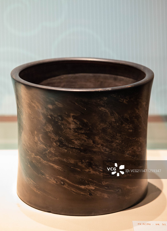 中国工艺美术馆绞泥陶画缸图片素材