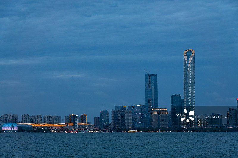苏州金鸡湖湖东现代滨水城市夜景风光图片素材