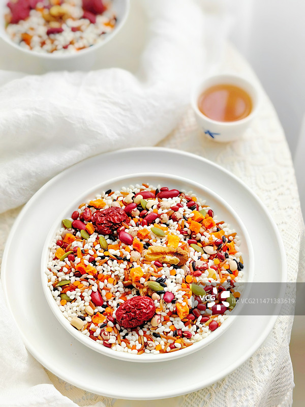 腊八粥食材：红枣、核桃、大米、花生、南瓜仁、南瓜、红薯、黑米、红豆、芸豆、莲子等图片素材